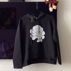 NWT Gracia Black and White Rose beeds embryology  Sweatshirt/hoodies Sz S